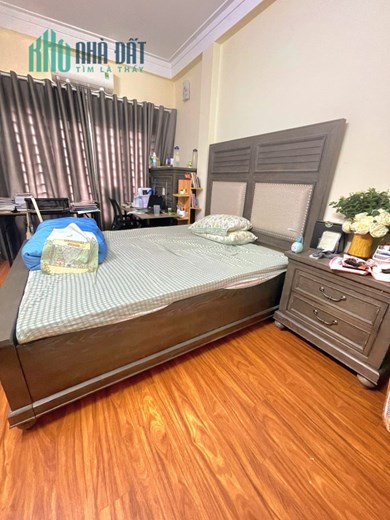 Bán nhà phố Tôn Thất Tùng, ngõ nông, rộng, nhà đẹp, dân xây, 42m, 4PN, 4 tỷ