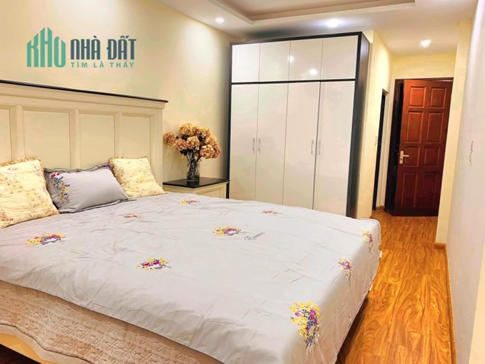 Bán nhà phố Tôn Thất Tùng, ngõ nông, rộng, nhà đẹp, dân xây, 42m, 4PN, 4 tỷ
