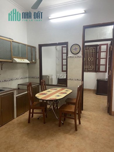 Cho thuê nhà 60 m2 x3 tầng tại khu tập thể, có 3 phòng ngủ, quận Long Biên