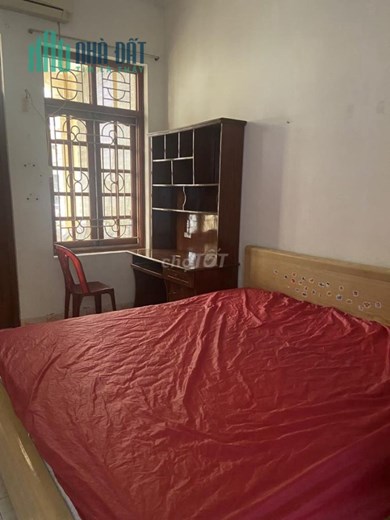 Cho thuê nhà 60 m2 x3 tầng tại khu tập thể, có 3 phòng ngủ, quận Long Biên