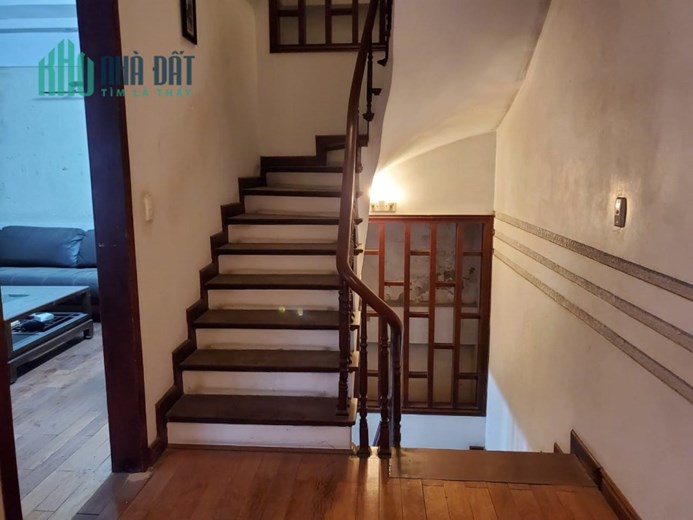 Nhà mặt ngõ Dương Quảng Hàm106m ô tô đỗ cửa ,thoáng trước sau, kinh doanh tốt giá 11,9 tỷ.