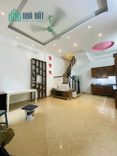 Bán nhà phố Chùa Bộc, căn góc, ngõ rộng, 10m bãi gửi ô tô, nhà đẹp dân xây 42m, 4.1 tỷ