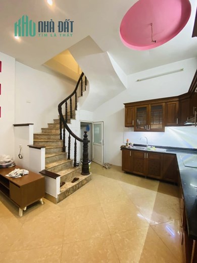 Bán nhà phố Chùa Bộc, căn góc, ngõ rộng, 10m bãi gửi ô tô, nhà đẹp dân xây 42m, 4.1 tỷ