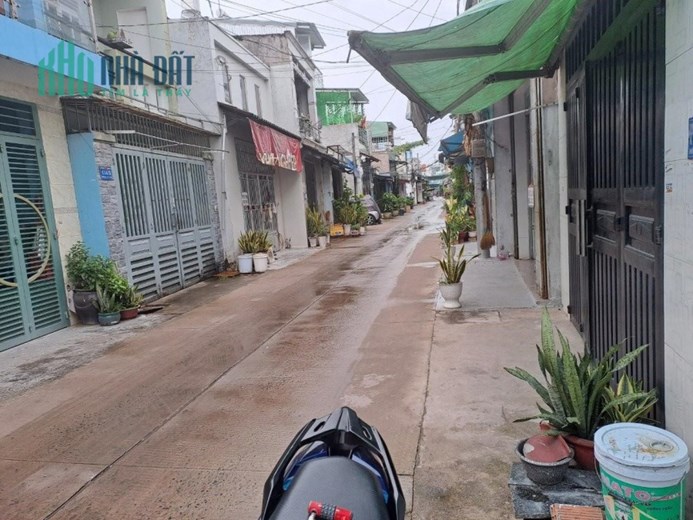 NHÀ ĐẸP - GIÁ TỐT - Cần Bán Gấp CĂN NHÀ Đẹp HẺM XE HƠI Tại Bình Chánh - Tp Hồ Chí Minh
