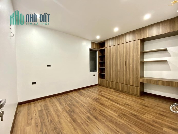 Bán nhà 96m2 phố Nghi Tàm, Tây Hồ 11 phòng ngủ Dòng tiền 10%/năm Ô tô tránh 10m 8.4 Tỷ