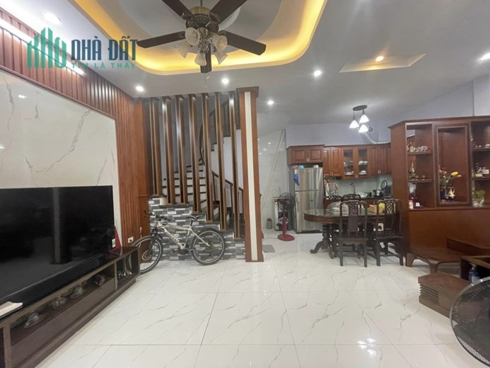 Bán nhà 94m2 phố Nghi Tàm, Tây Hồ 11 phòng ngủ Dòng tiền 10%/năm 2 Ô tô đua 10m 8.5 Tỷ
