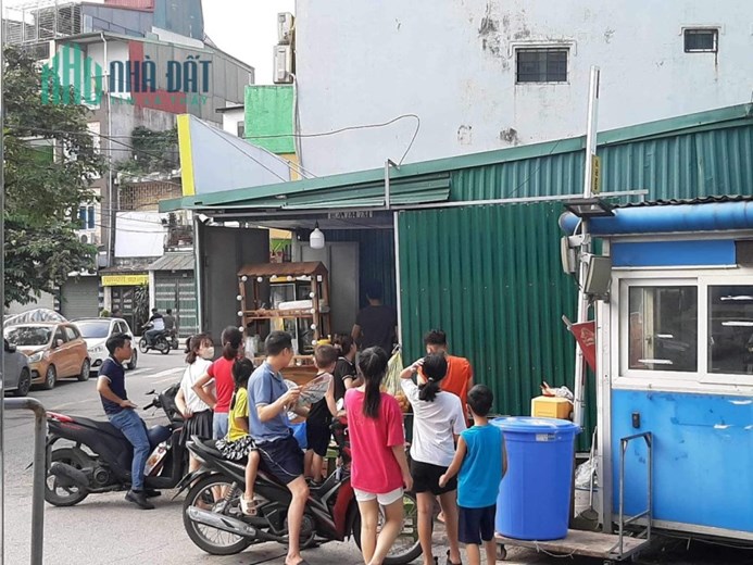 Do không có người làm và quản lý lên Nhượng lại có cửa hàng đồ ăn vặt, trà chanh, trà sữa