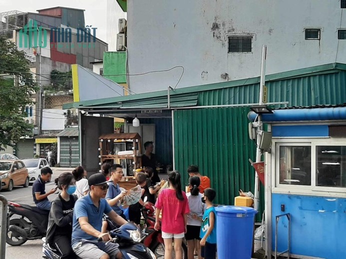 Do không có người làm và quản lý lên Nhượng lại có cửa hàng đồ ăn vặt, trà chanh, trà sữa