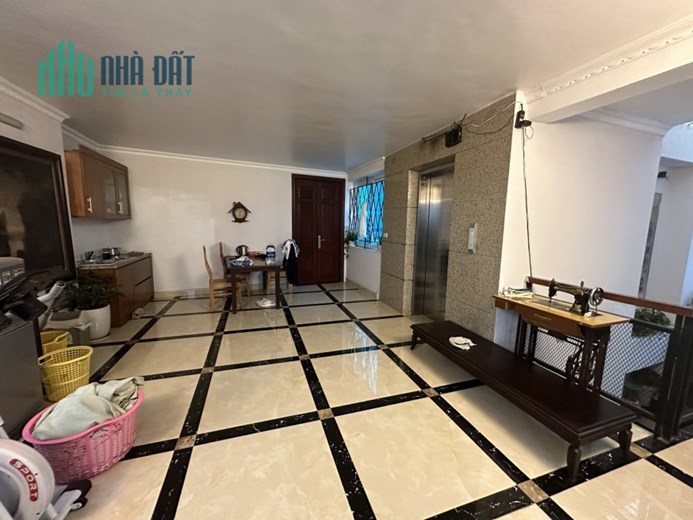 Bán nhà 55m2 phố Nghi Tàm, Tây Hồ Gara 2 Ô tô Thang máy Giá đầu tư 9.6 Tỷ