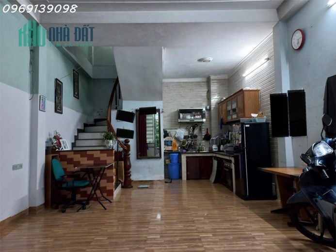 Chính chủ cần cho thuê nhà nguyên căn 3 tầng tại Số 141 Đại Khang.Hữu Hoà.Thanh Trì