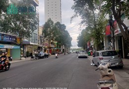 Cho thuê nhà đường Hoàng Diệu - 300m là biển, DT140m2 giá chỉ 23 triệu.