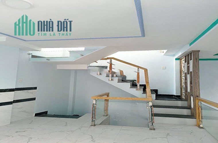 GIÁP QUẬN 1 - HẺM SẠCH SẼ - NHÀ VIEW THOÁNG CÁC MẶT - KHÔNG GIAN XANH XUNG QUANH - DÂN TRÍ TỐT -