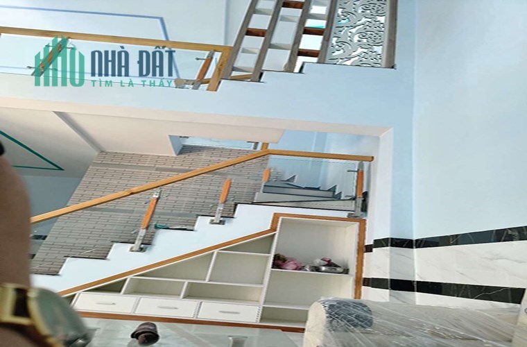 GIÁP QUẬN 1 - HẺM SẠCH SẼ - NHÀ VIEW THOÁNG CÁC MẶT - KHÔNG GIAN XANH XUNG QUANH - DÂN TRÍ TỐT -