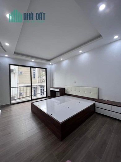 Bán nhà 96m2 phố Nghi Tàm, Tây Hồ 11 ngủ Dòng tiền 10%/năm 2 Ô tô phi 10m 8.4 Tỷ