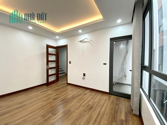 Bán nhà 94m2 phố Nghi Tàm, Tây Hồ 11 phòng Doanh thu 10%/năm 10m Ô tô phi 8.5 Tỷ