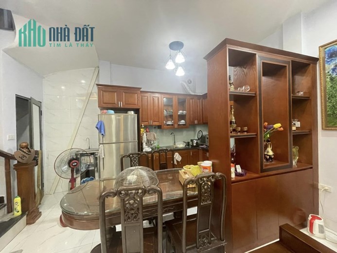 Bán nhà 94m2 phố Nghi Tàm, Tây Hồ 11 ngủ Dòng tiền 10%/năm 2 Ô tô phi 10m 8.6 Tỷ