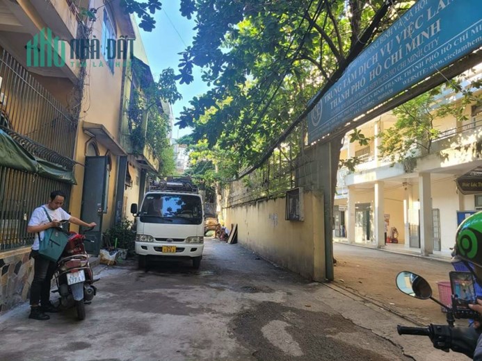 GIÁ GIẢM.
NHÀ BÁN.GIÁP QUẬN 1 - HẺM SẠCH SẼ - NHÀ VIEW THOÁNG CÁC MẶT - KHÔNG GIAN XANH XUNG QUANH