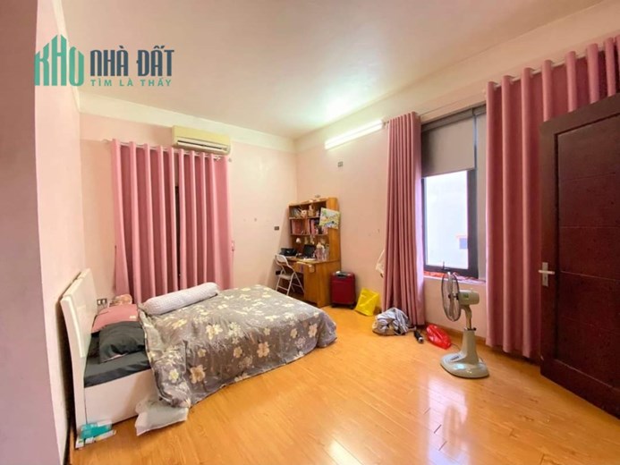 BÁN NHÀ CỔ ĐIỂN ÔT ĐỖ CỬA, FULL NỘI THẤT XỊN, 4 TẦNG*50M, GIÁ 3 TỶ CHÚT, SẴN Ở, TIỆN ÍCH ĐẲNG CẤP