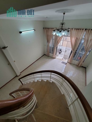 BÁN NHÀ TT KHU PHỐ ẨM THỰC PHAN XÍCH LONG - NHÀ 2 TẦNG ĐẦY ĐỦ CÔNG NĂNG - CÓ PHÒNG CHO NGƯỜI LỚN