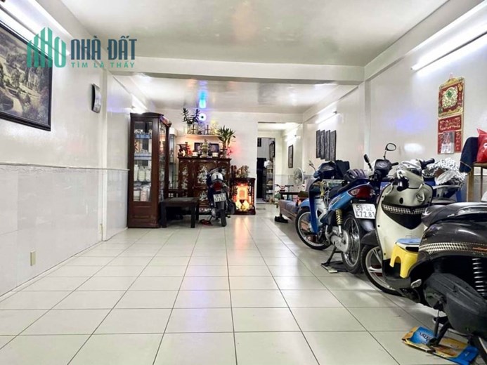 BÁN NHÀ PHỐ ĐẸP ĐỦ CÔNG NĂNG - SỔ NỞ HẬU.GIÁ CHÀO MỚI.
GẦN CHỢ GV - ĐẠI HỌC CN4 - VINCOM. 
KHÁCH