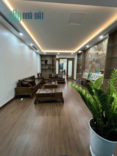 Bán nhà 54m2 phố Nghi Tàm, Tây Hồ Gara Ô tô Thang máy Giá bay nhanh 9.5 Tỷ