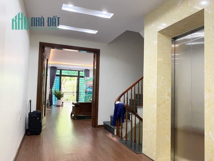 Bán nhà 54m2 phố Nghi Tàm, Tây Hồ Gara 2 Ô tô Thang máy Giá tốt 9.4 Tỷ