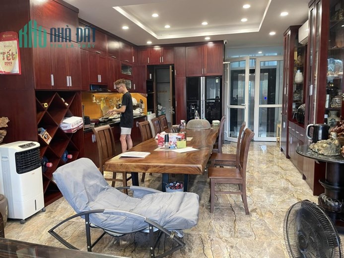 Bán nhà 54m2 phố Nghi Tàm, Tây Hồ Gara Ô tô tránh Thang máy Nhập Giá hữu nghị 9.5 Tỷ