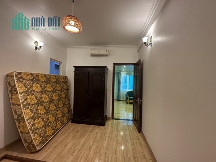Bán nhà 95m2 phố Nghi Tàm, Tây Hồ 11 ngủ Doanh thu khủng 10m 2 Ô tô đua 8.5 Tỷ