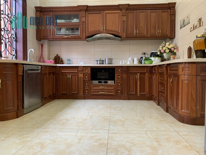 Bán nhà 96m2 phố Nghi Tàm, Tây Hồ 11 phòng ngủ Doanh thu khủng 10m 2 Ô tô đua 8.5 Tỷ