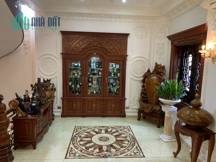 Bán nhà 95m2 phố Nghi Tàm, Tây Hồ 11 ngủ Doanh thu 10%/năm 10m Ô tô tránh 8.4 Tỷ
