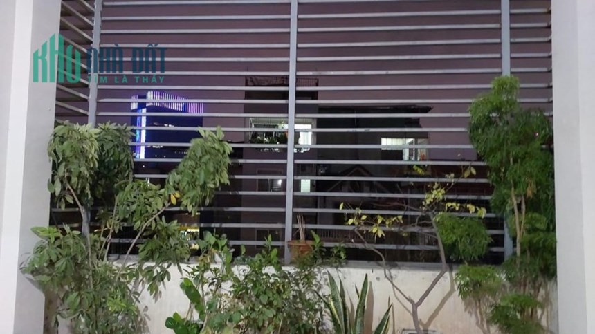 Bán nhà Lê Văn Thiêm, 69 m 14 tỷ 8