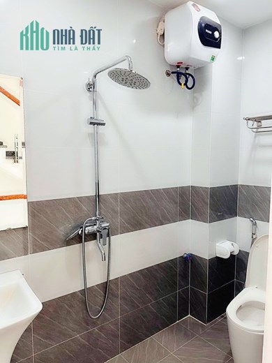 Bán nhà xây mới ngõ 67 Khúc Thừa Dụ 2, diện tích 43m 4 tầng GIÁ 2.48 tỉ ngõ cực nông