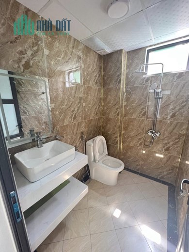 BÁN NHÀ GẦN ROYACITY NGÃ TƯ SỞ HÀ NỘI DT:45M2 MT:4M 6 PHÒNG NGỦ GIÁ : HƠN 3x TỶ
