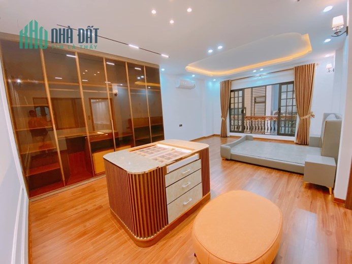 Bán nhà Bạch Mai 45m2, MT 5.2m, 5 tầng thang máy, sát phố giá 6,x tỷ