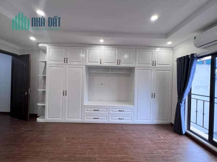 NHÀ MỚI XÂY CHẤT , NỘI THẤT NGON , NGÕ TO SÂN RỘNG ,Ô TÔ ĐỖ CỔNG