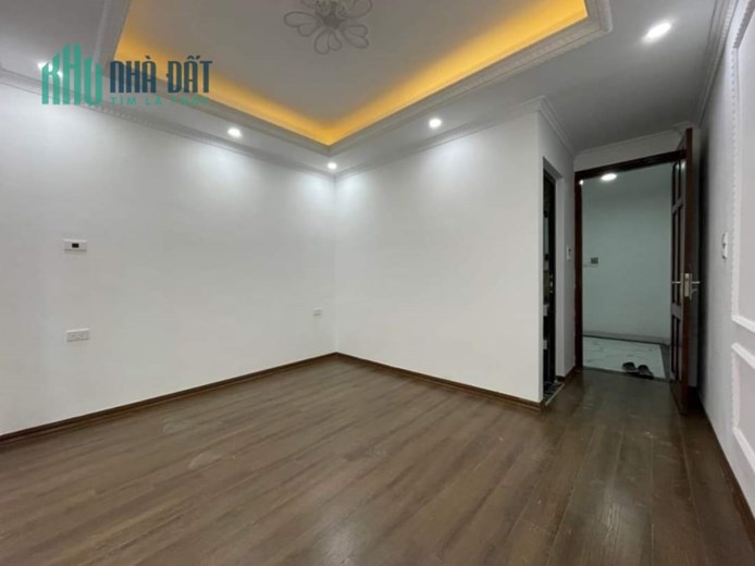 nNhà Tân Mai - sát đường đôi 38m2- 5t , ở luôn, ô tô. giá chỉ 3 tỷ 5. lh 0987136162