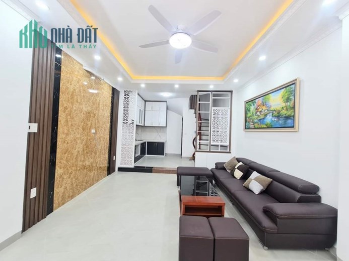 Nhà Tân Mai - đối diện 35  Tân Mia 38m2- 5t , ở luôn, ô tô. giá chỉ 3 tỷ 5. lh 0987136162