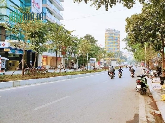 Bán nhà Mặt Phố Nguyễn Hoàng Tôn 118m2, giá chỉ 14.5 tỷ.