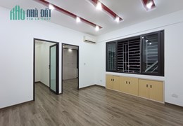 Chính chủ bán gấp căn hộ trung tâm Cầu Giấy N03 Trần Quý Kiên, 2PN 1VS BC Nam giá 2.4 tỷ