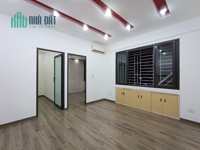 Chính chủ bán gấp căn hộ trung tâm Cầu Giấy N03 Trần Quý Kiên, 2PN 1VS BC Nam giá 2.4 tỷ