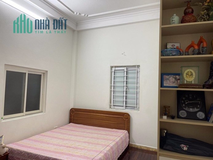 Bán nhà Xã Đàn 41m2 x 5 tầng, mt 3.5m, 2 thoáng trước sau, nhà dân xây, view hồ, 4.85 tỷ
