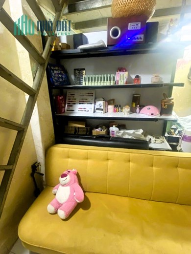 Sang tiệm nail 40m2 mặt tiền đường Linh Trung