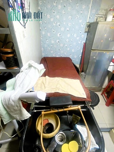 Sang tiệm nail 40m2 mặt tiền đường Linh Trung
