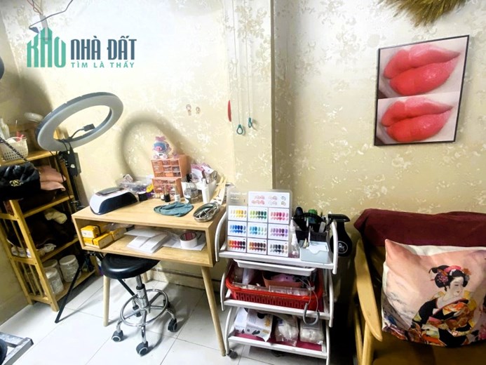 Sang tiệm nail 40m2 mặt tiền đường Linh Trung