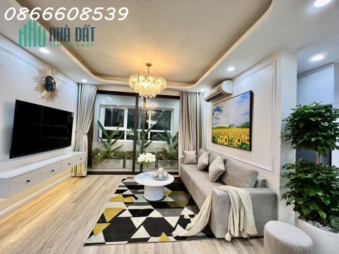Bán gấp căn hộ Golden Palace 104m2 NT đẹp lung linh tầng đẹp hướng mát 3PN 2VS giá 5.6 tỷ