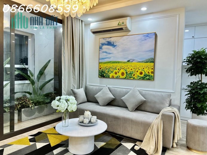 Bán gấp căn hộ Golden Palace 104m2 NT đẹp lung linh tầng đẹp hướng mát 3PN 2VS giá 5.6 tỷ