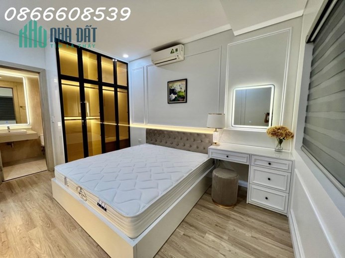 Bán gấp căn hộ Golden Palace 104m2 NT đẹp lung linh tầng đẹp hướng mát 3PN 2VS giá 5.6 tỷ