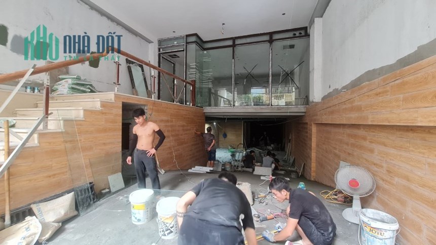 Bán văn phòng ngõ 121 Thái Hà 225m2 10 tầng mặt tiền 7m giá rao bán 63 tỷ
