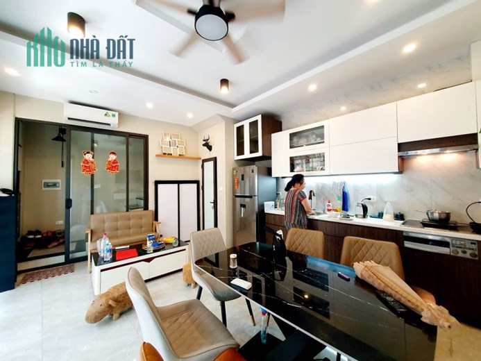 Bán nhà Ngọc Thuỵ gần Mipec view Sông Hồng, oto đỗ cổng, tặng full nội thất, ở luôn. LH: 0936123469