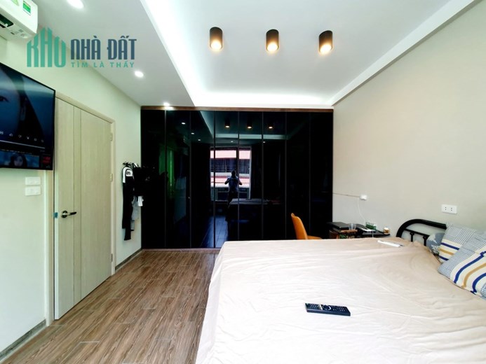 Bán nhà Ngọc Thuỵ gần Mipec view Sông Hồng, oto đỗ cổng, tặng full nội thất, ở luôn. LH: 0936123469